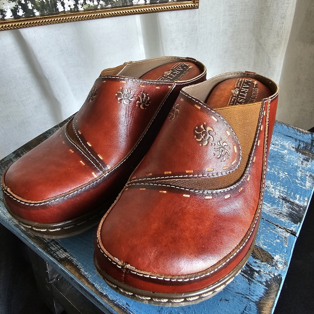 L'Artiste Leather  Spring Step Clog 36/6 Like New